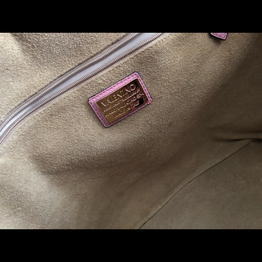 One used only Valentino bag original...